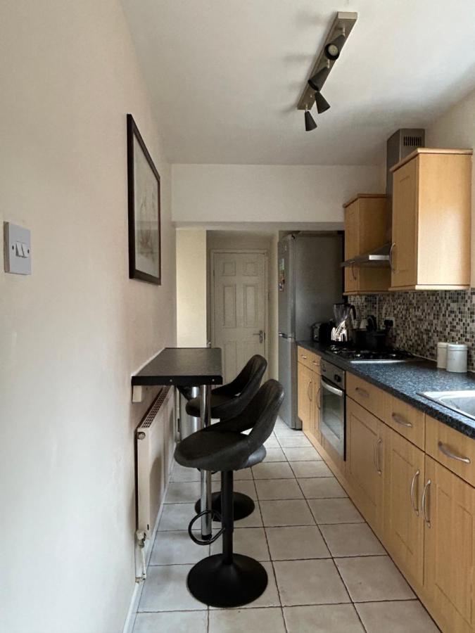 No6 Overnight Stays Free Onsite Parking Hindlip Exterior photo