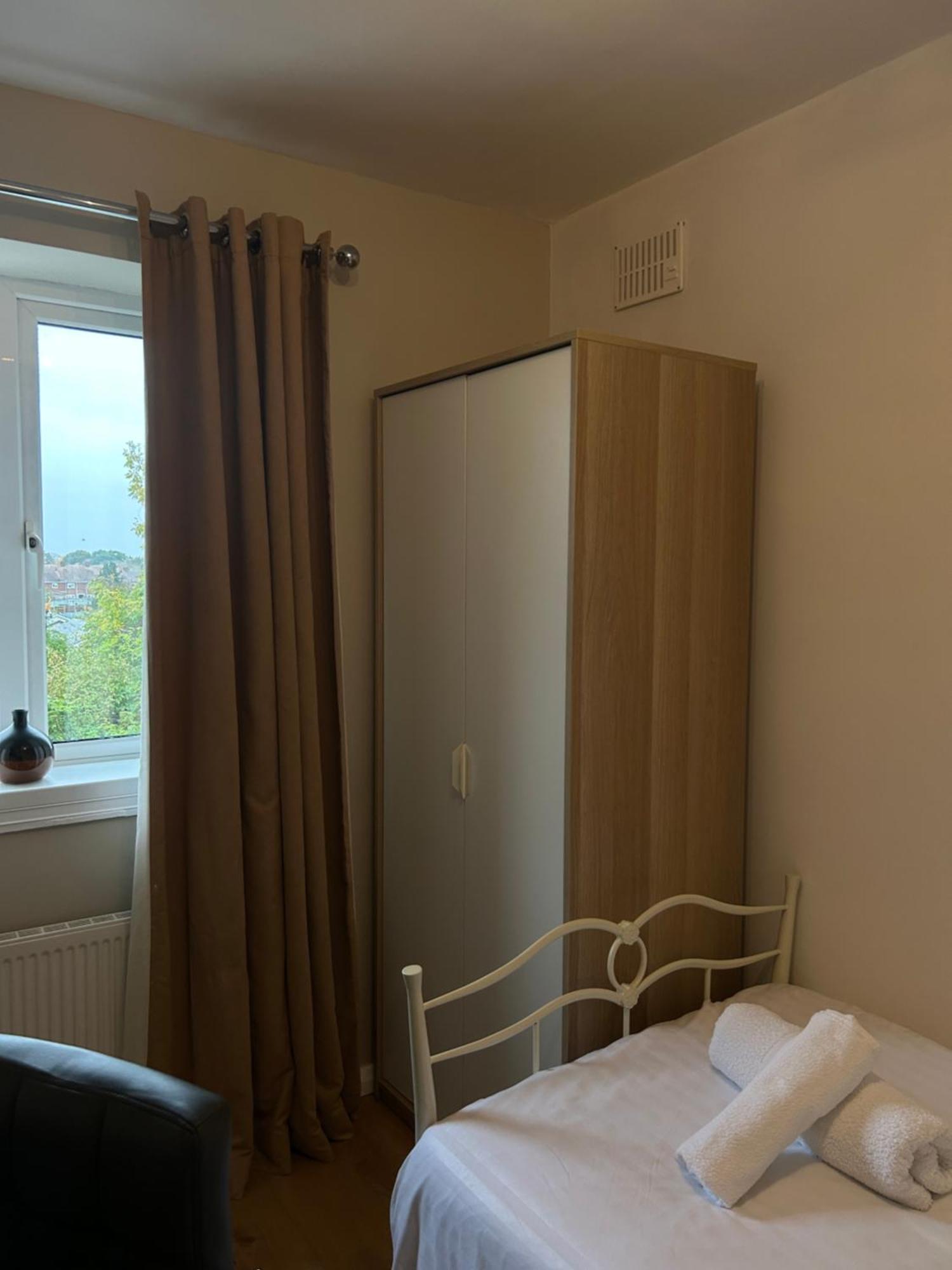 No6 Overnight Stays Free Onsite Parking Hindlip Exterior photo